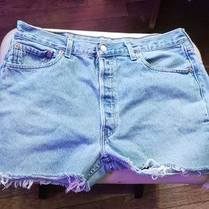 LEVI RED TAB 501  CUT OFF DENIM BUTTONFLY JEAN SHORTS SIZE 38